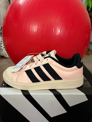 adidas Unisex Pink/Black Leather Lace-Up Low Top Athletic Sneaker New w/ Box