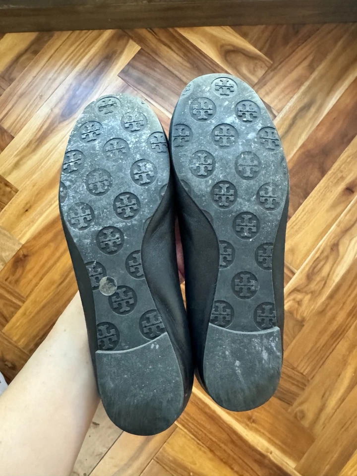 Sapatilhas de balé Tory Burch Caroline couro envernizado emblema dourado feminino tamanho 6.5 - Imagem 4 de 4