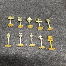 Plasticville Set Of 12 Road Signs 12A Great O  S Gauge No Box PV012523-01 