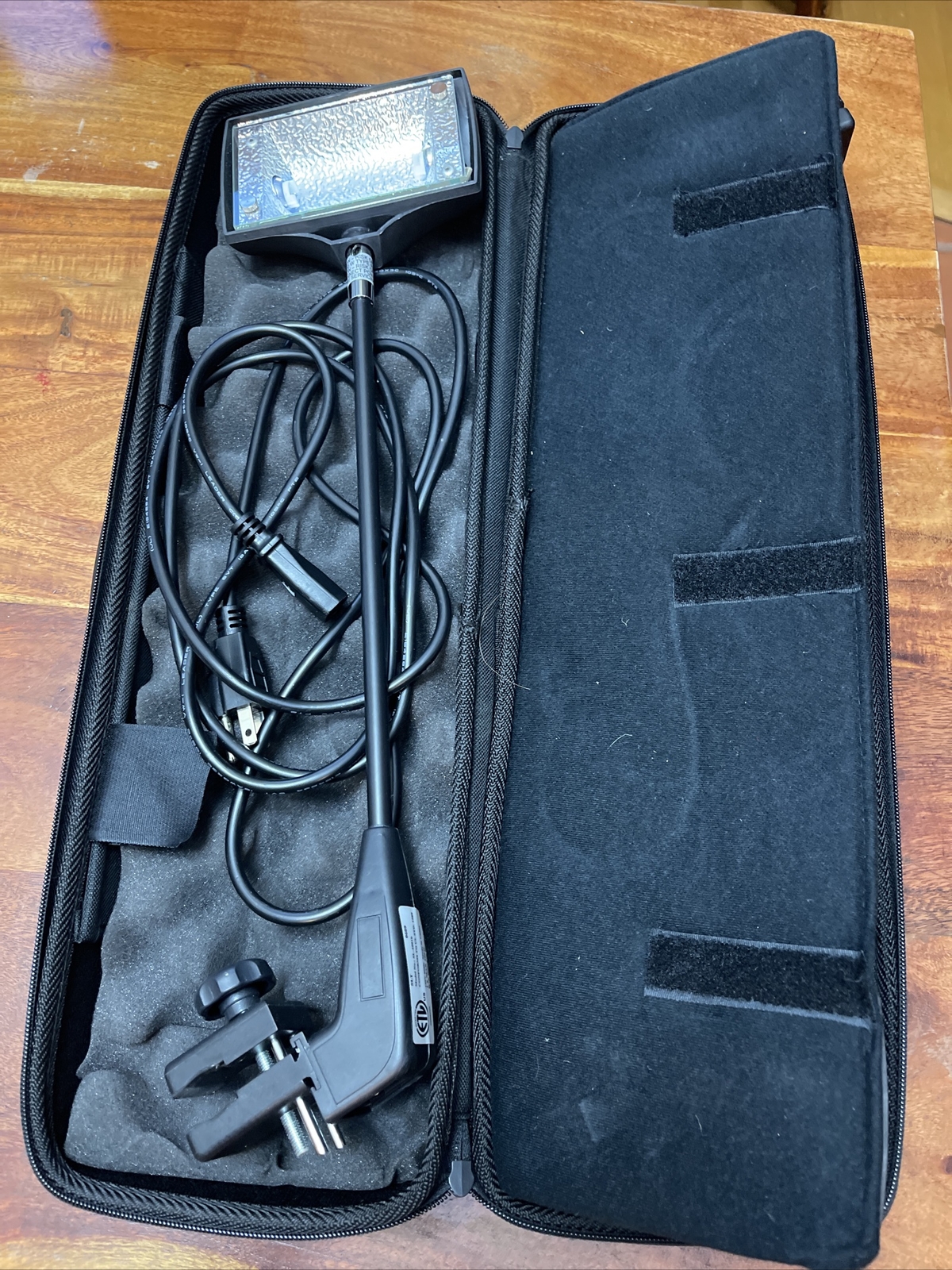 2 Intertek model SL-2001b 200w Halogen Spotlight display pop up booth podium (TD