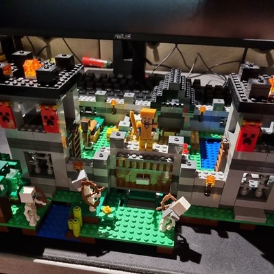 Lego Minecraft ''Die Festung'' Set 21127 plus Anleitung, OHNE KARTON.