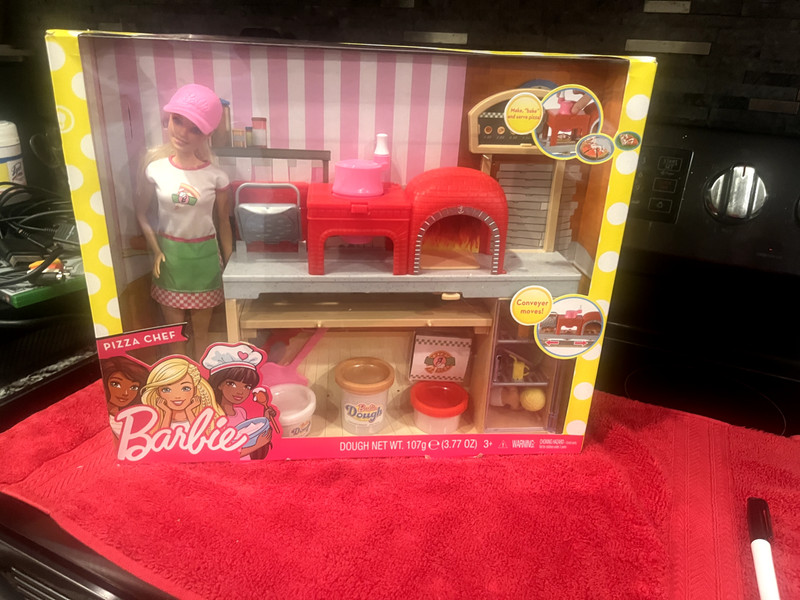 Barbie Pizza Chef Playset w/Blonde Barbie Doll & Pizza Kitchen Pre Owned