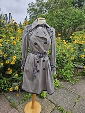 St. Martins Redefined Feminism Ein Zweireihiger Trenchcoat Im Vintage-Stil S