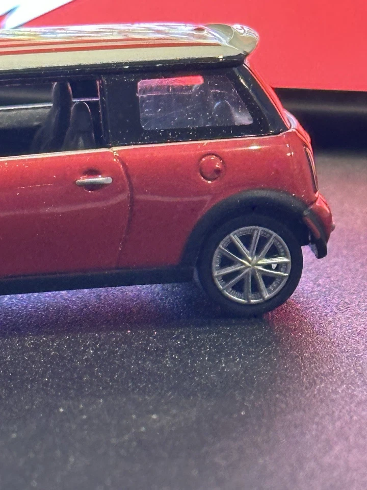 Johnny Lightning 2005 Mini Cooper Red , White Top American Flag - Image 2 of 4