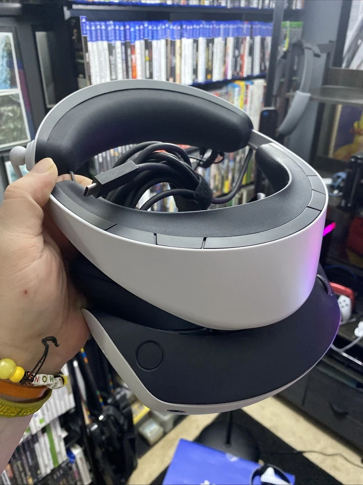 Sony PS VR2 + Sense Controllers + Official Sony Charging Station+ Headset Stand - Image 3 of 4