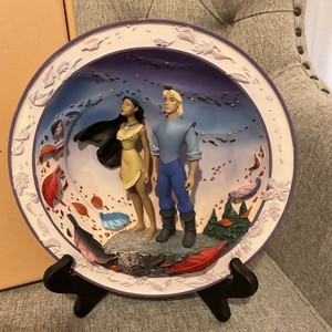 Disney Pocahontas "Colors of the Wind" Collectible 3D Plate with Stand NIB