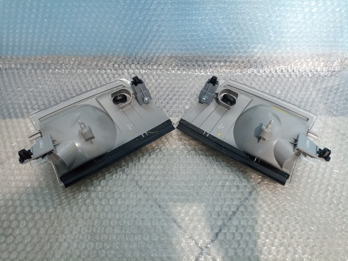 Right Front Corner Lamp For Mitsubishi Canter FUSO FE 7/8 (2005-2011) – ABS+LED Flasher