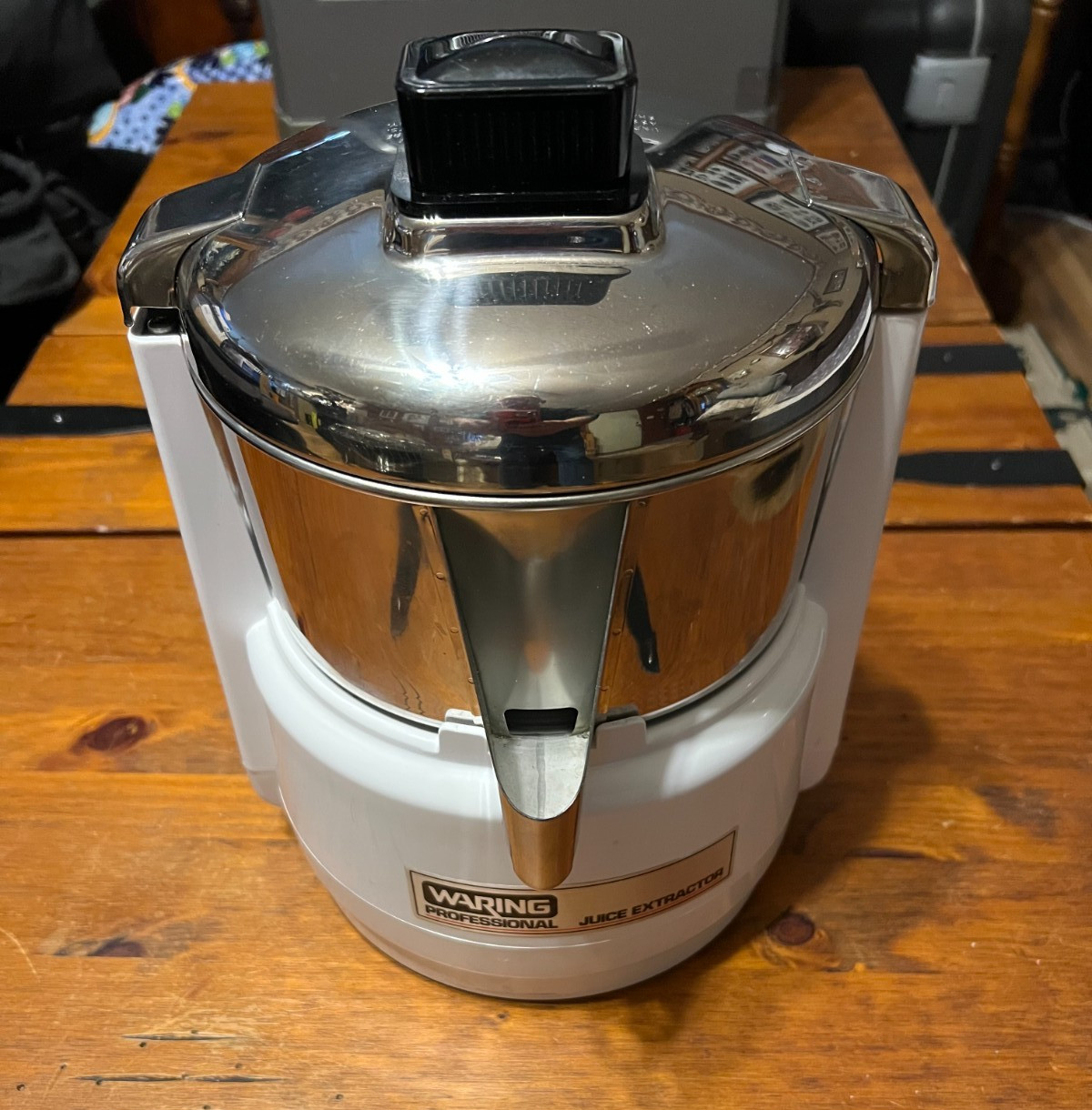 Waring professional juice extractor model 11JE38 fruit and v