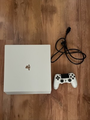 Sony PlayStation 4 Pro 1TB Konsole, Weiß, Inkl. Controller und Stromkabel