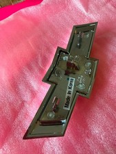 16 17 Chevrolet Equinox Front Grille Gold Bowtie Emblem 23456057 16 17 Chevrolet Equinox Front Grille Gold Bowtie Emblem 23456057