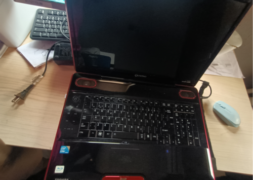 π‘ Used Toshiba Qosmio X500 | Intel i7 | 8GB RAM | 256GB SSD | 18.4β | GTX 360M - Picture 9 of 16