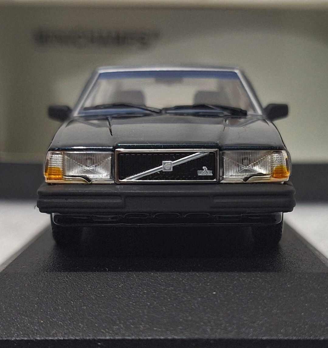 Volvo 740 GL Break 1986 Green Metallic 1:43 Minichamps 400171710