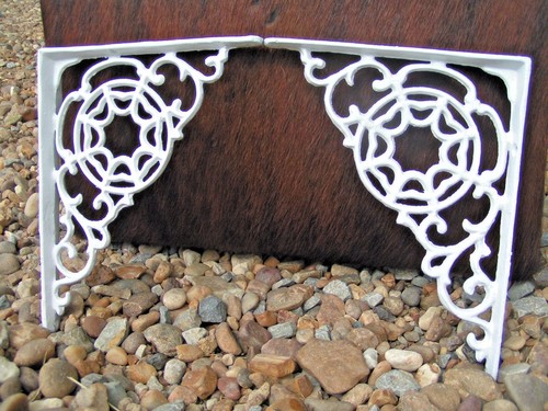 2 white Cast Iron Shelf Brackets - Picture 10 of 10