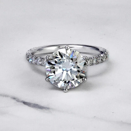 Precioso 2,50 quilates Anillo de compromiso de seis puntas de diamantes de corte redondo J, VS1 GIA 14k Foto 2 de 4