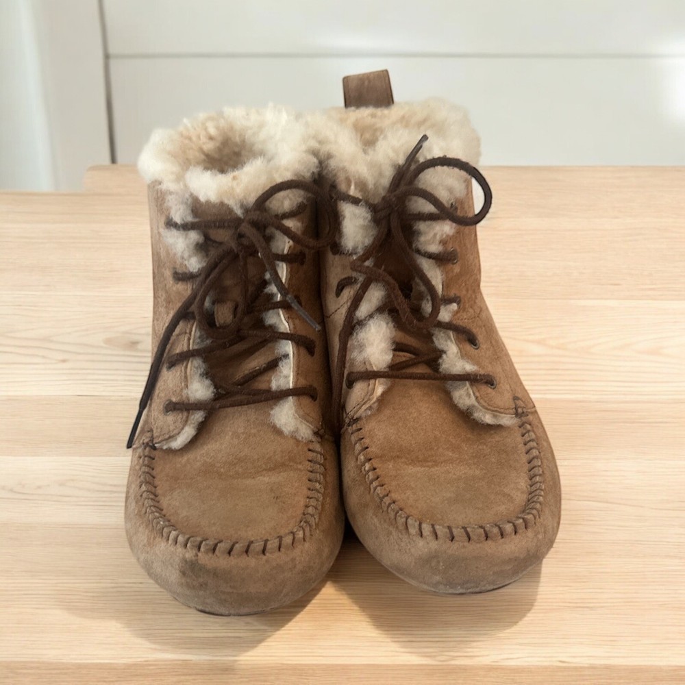 UGG Chickaree Boots Chestnut Brown Suede Lined Womens Short Moccassin Size US 7