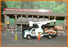 2009 / 22 _ Matchbox _ HO Scale _ GMC Topkick / Tree Service Truck / Mr Green's
