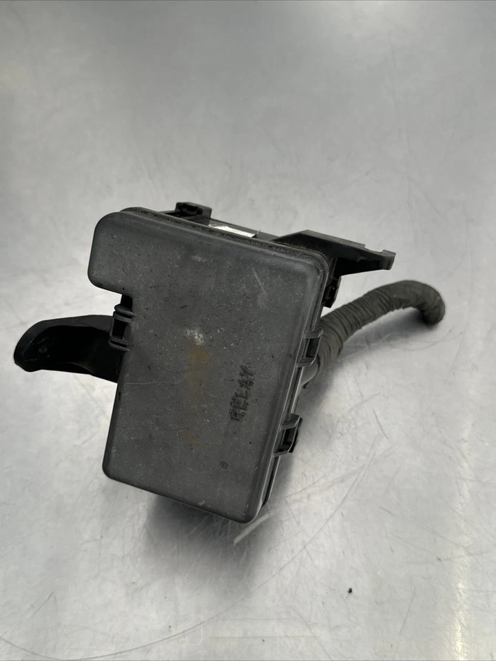 1998 - 2000 TOYOTA RAV-4 2.0L ENGINE FUSE BOX *TESTED WORKS* OEM 8274042022 - Image 4 of 4