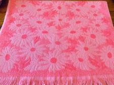 Vintage 2 Tone Pink Sculpted Daisy Flowers Terry Cloth Bath Towel-EXC