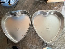 Two Vintage 9โ Ekco Heart Pans Made in USA T165