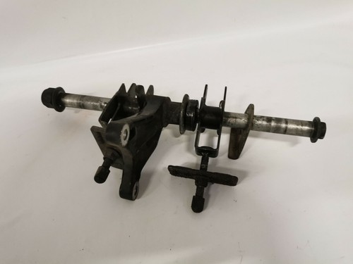 Suzuki GSX750F GR78A Steckachse hinten, Hinterradachse, Achse, Bremssattelhalter