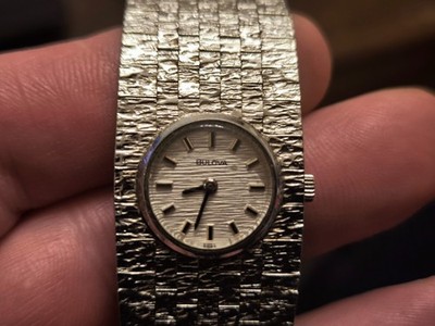 Vintage Rare Swiss Made Bulova Mechanical Ladies Bark Effect Bracelet Watch