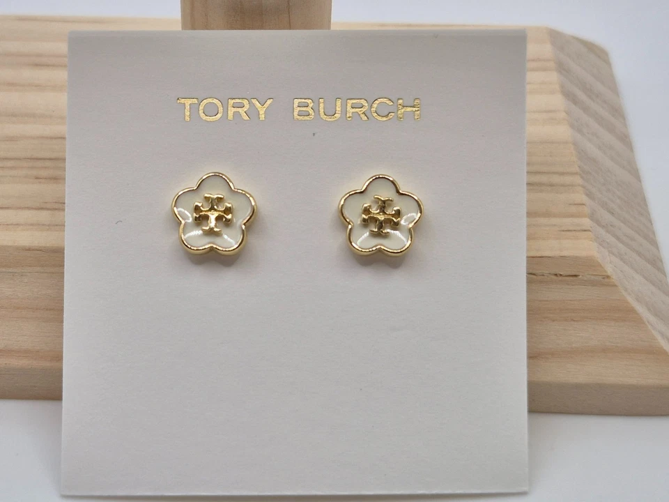 Brincos Tory Burch Kira Chevron cravejados flor esmalte marfim clássico imperdível - Imagem 3 de 3