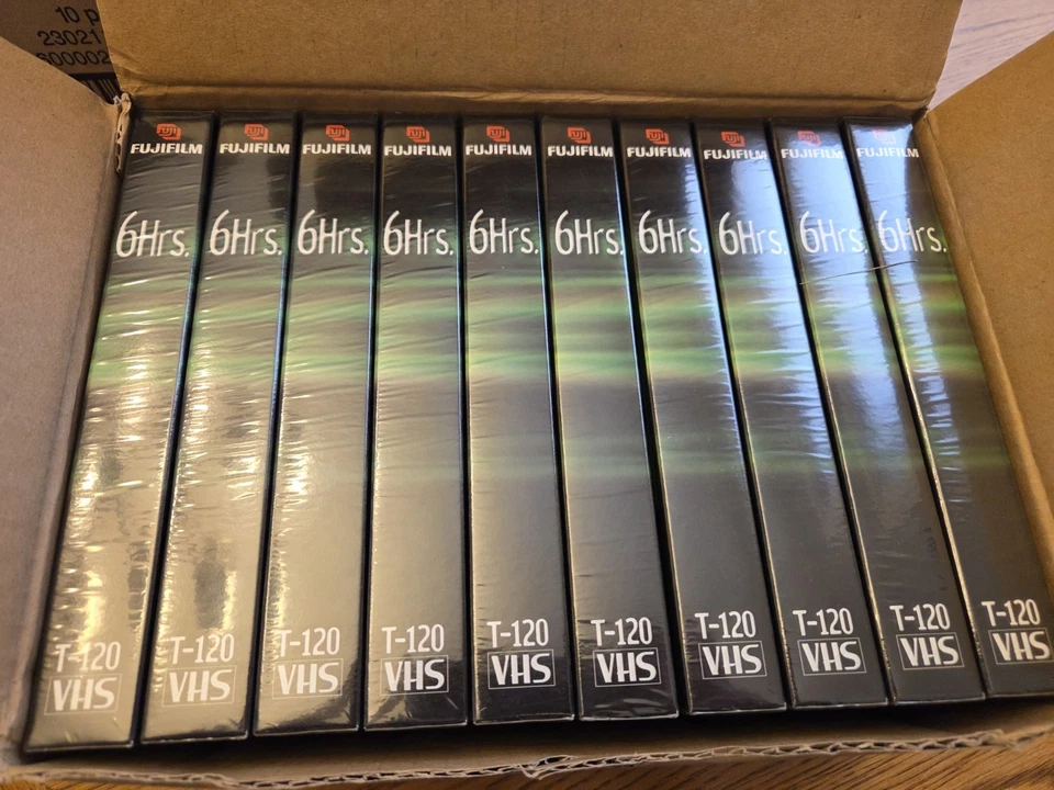 CAJA NUEVA FUJIFILM CINTAS VHS 6 horas T-120 alta calidad lote 10 pestañas colgantes selladas VCR Foto 2 de 4
