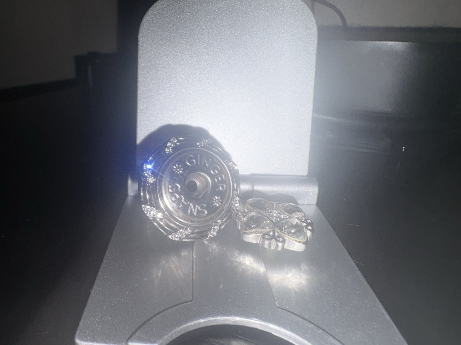 Ginger Snaps Stretch Snap Ring with one attachment - image 3