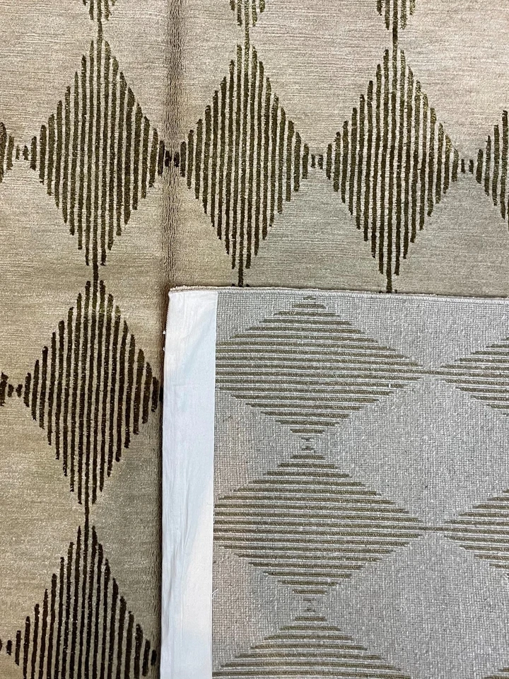 NEW Modern/Contemporary Tibetan Rug, Size 6x9, Handwoven Silk/Wool Combination - Image 4 of 4