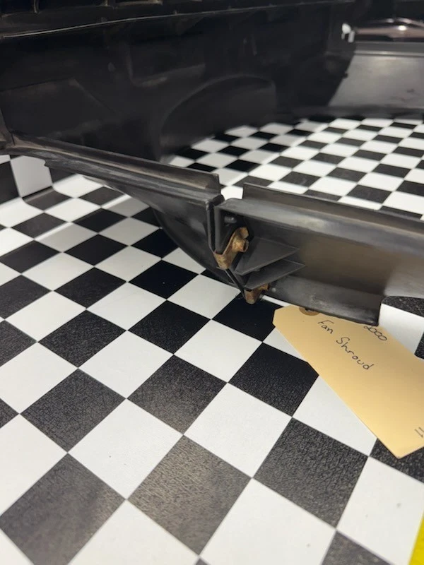 Cubierta del ventilador de refrigeración Chevrolet S10 GMC Sonoma 1998-2002. Secciones superior e inferior Foto 2 de 4