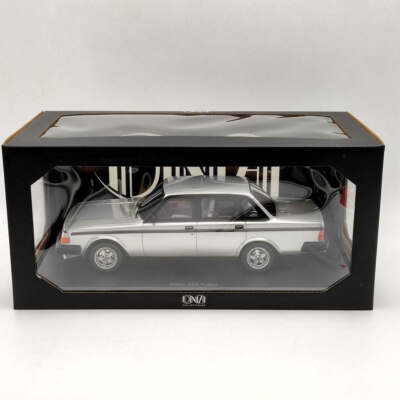DNA Collectibles 1:18 Volvo S60 R Baujahr 2003 hellgrün DNA000104