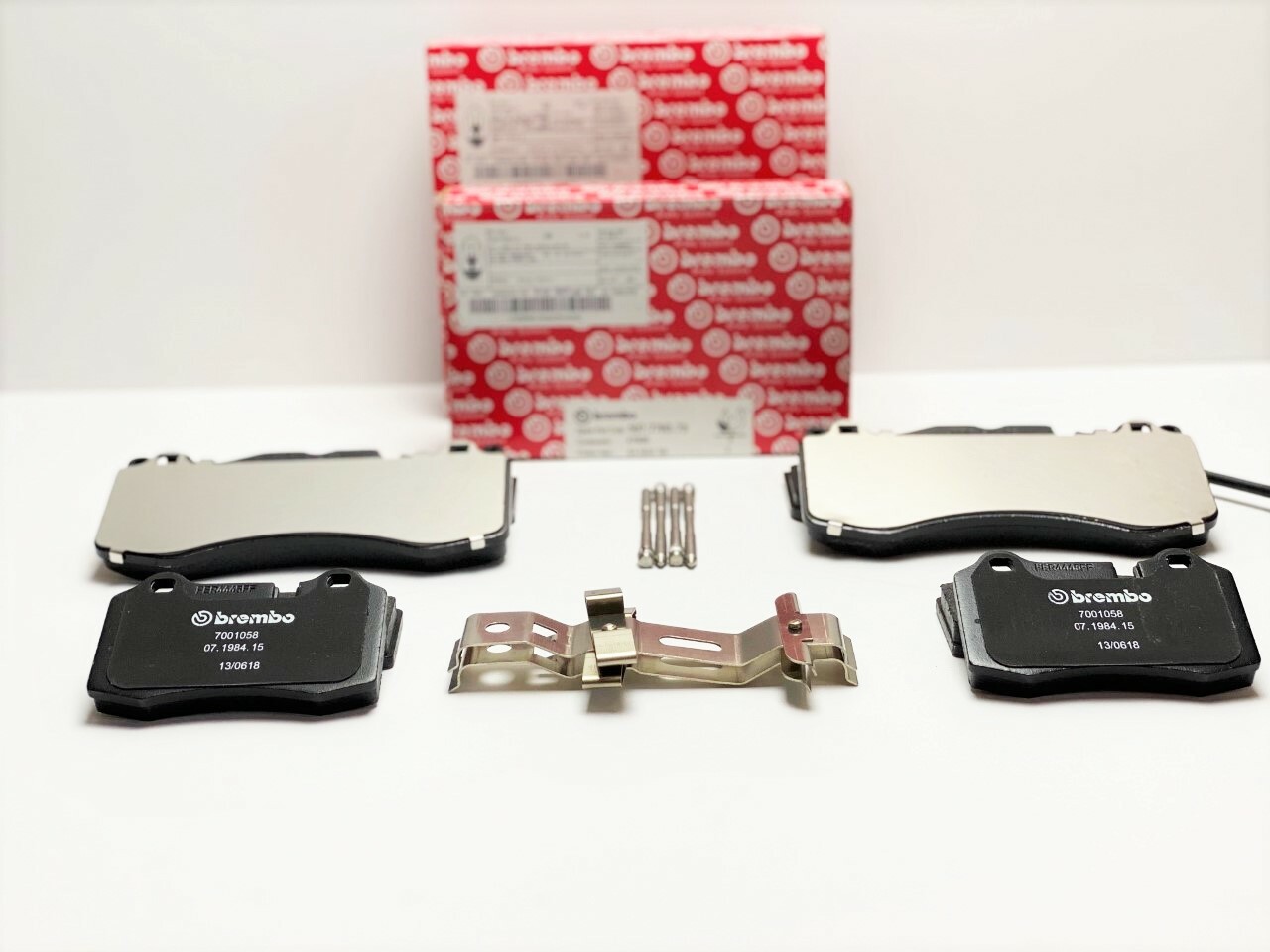🚚Maserati Quattroporte Gts Front & Rear Brake Pads Set - Genuine