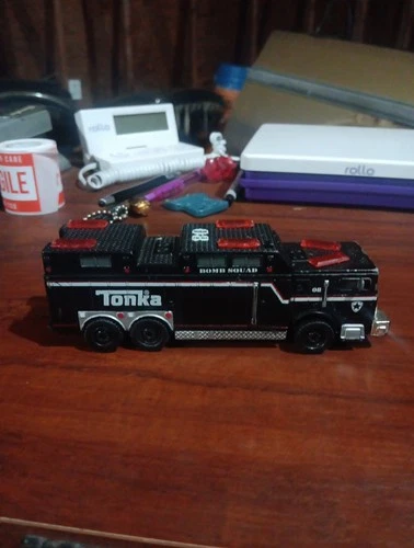 TONKA, BY HASBRO, PLASTIC BOMB SQUAD #80 TRUCK, PAINTCHIPS AND SCRATCHES, AS IS!