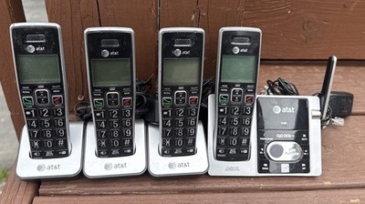 AT&T Four Cordless Phone Handsets With Chargers And Answering Machine CL82413