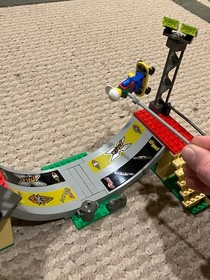 LEGO Island #6738 &ldquo;Skateboard Challenge&rdquo; (2002), Used, Very Good Cond., Complete