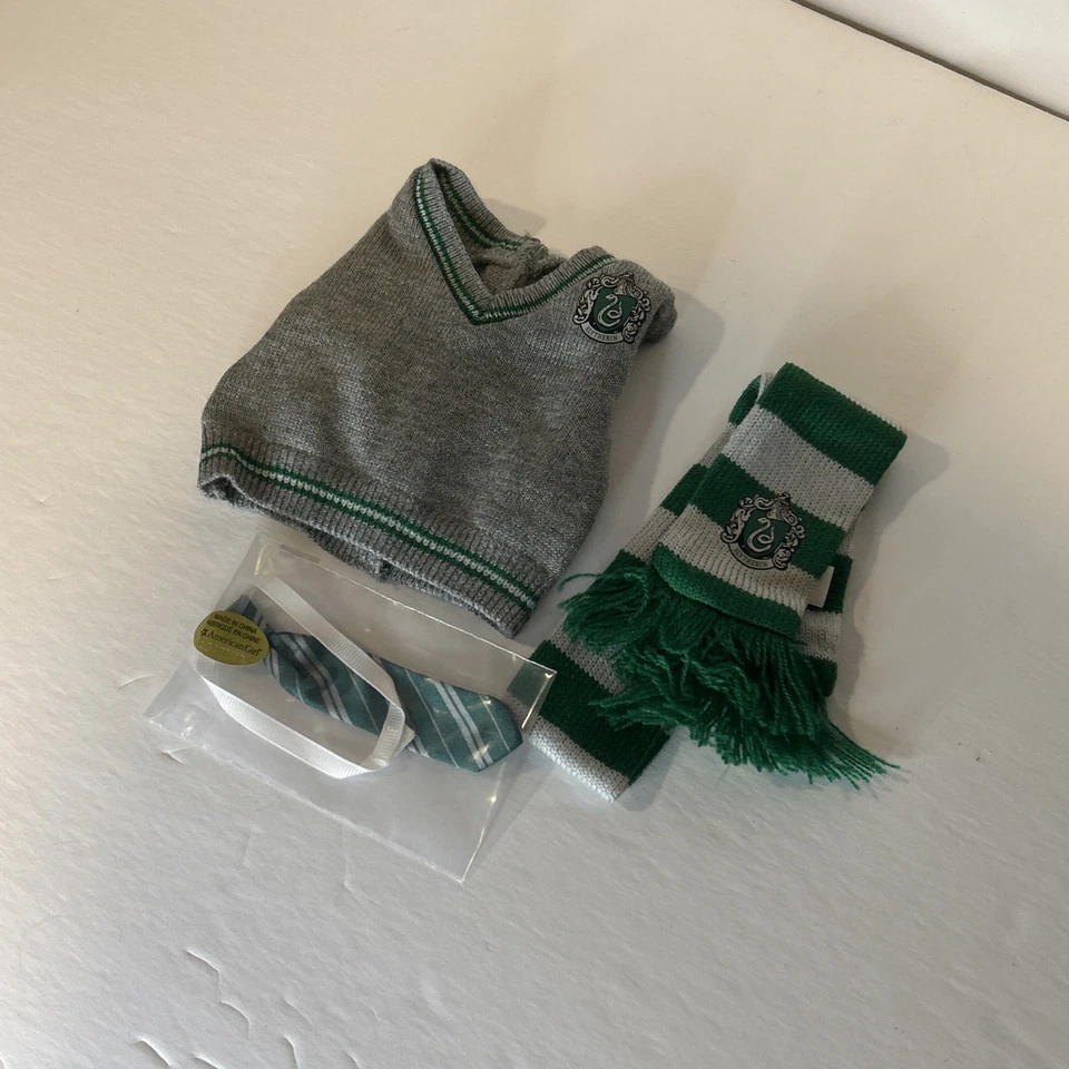 Muñeca American Girl Harry Potter Slytherin con suéter bufanda y juego de corbata 18 pulgadas Foto 4 de 4