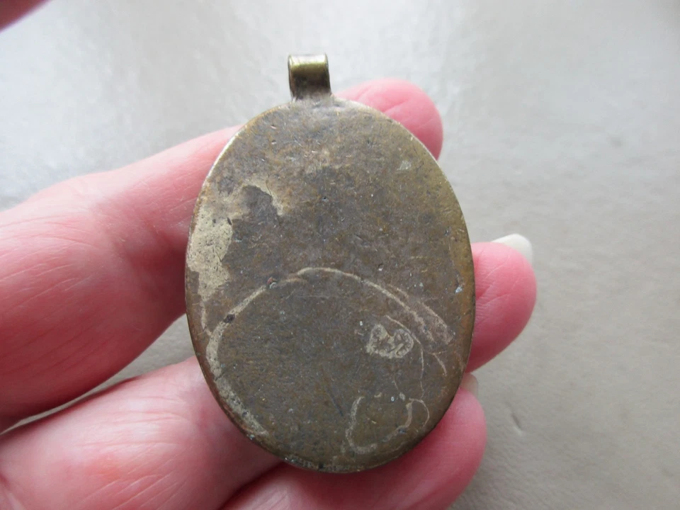 VINTAGE LARGE DARK GOLD TONE DARK GREEN ENAMEL RETRO STATEMENT PENDANT NECKLACE - Image 4 of 4