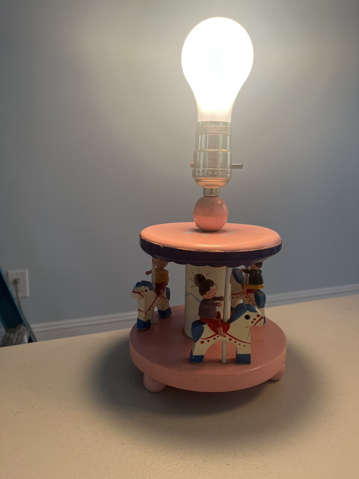 VTG WOOD NURSERY CAROUSEL LAMP. WORKS. MADE IN JAPAN. ADORABLE!