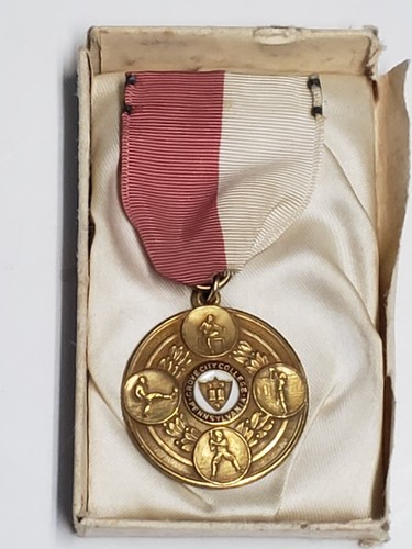 Vtg. 1950s Sports Medal - Grove City College, Pennsylvania 1/20 10KT GF