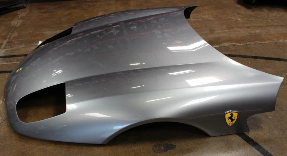 Ferrari 456 M, capó delantero con insignias de recambio, arañazos, usado, P/N 65285000 Foto 4 de 4