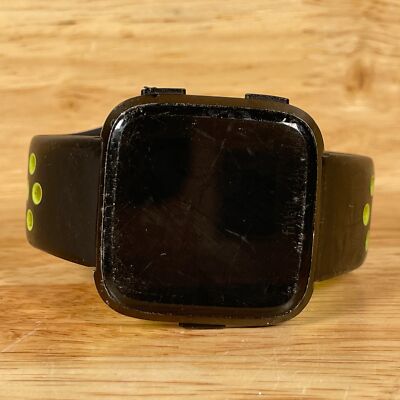 Fitbit Versa FB504 Black & Green Strap Bluetooth Activity Tracker Smart Watch