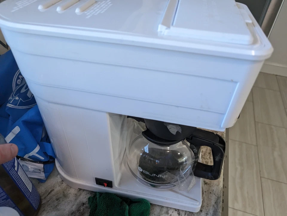 Cafetera y jarra de goteo Bunn GRX-W blanca de 10 tazas Foto 4 de 4