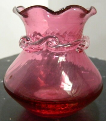 Vintage Hand Blown Scalloped Cranberry Glass Optic Ribbed Vase Applied Ring Exc