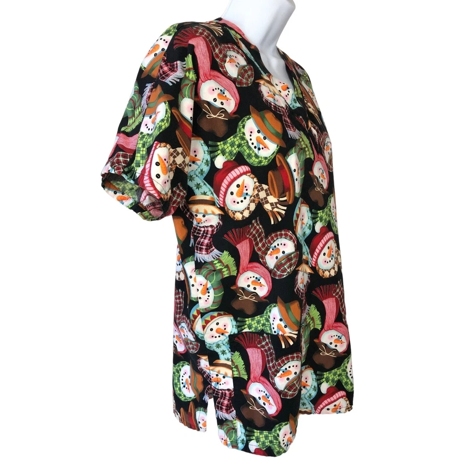 Mad About Scrubs Womens Scrub Top Size M Black w Snowmen Holiday Pockets V neck - Изображение 2 из 4