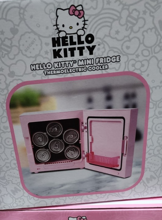 Hello Kitty Mini Fridge Thermoelectric Cooler  Hands up to 6 Cans NEW in Box