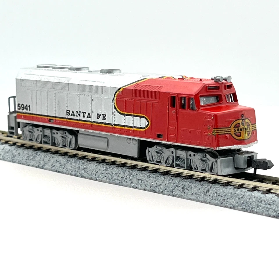 Model Power N Scale 7544 Santa Fe EMD F40PH Diesel Locomotive ATSF 5941 Std DC - Image 2 of 4