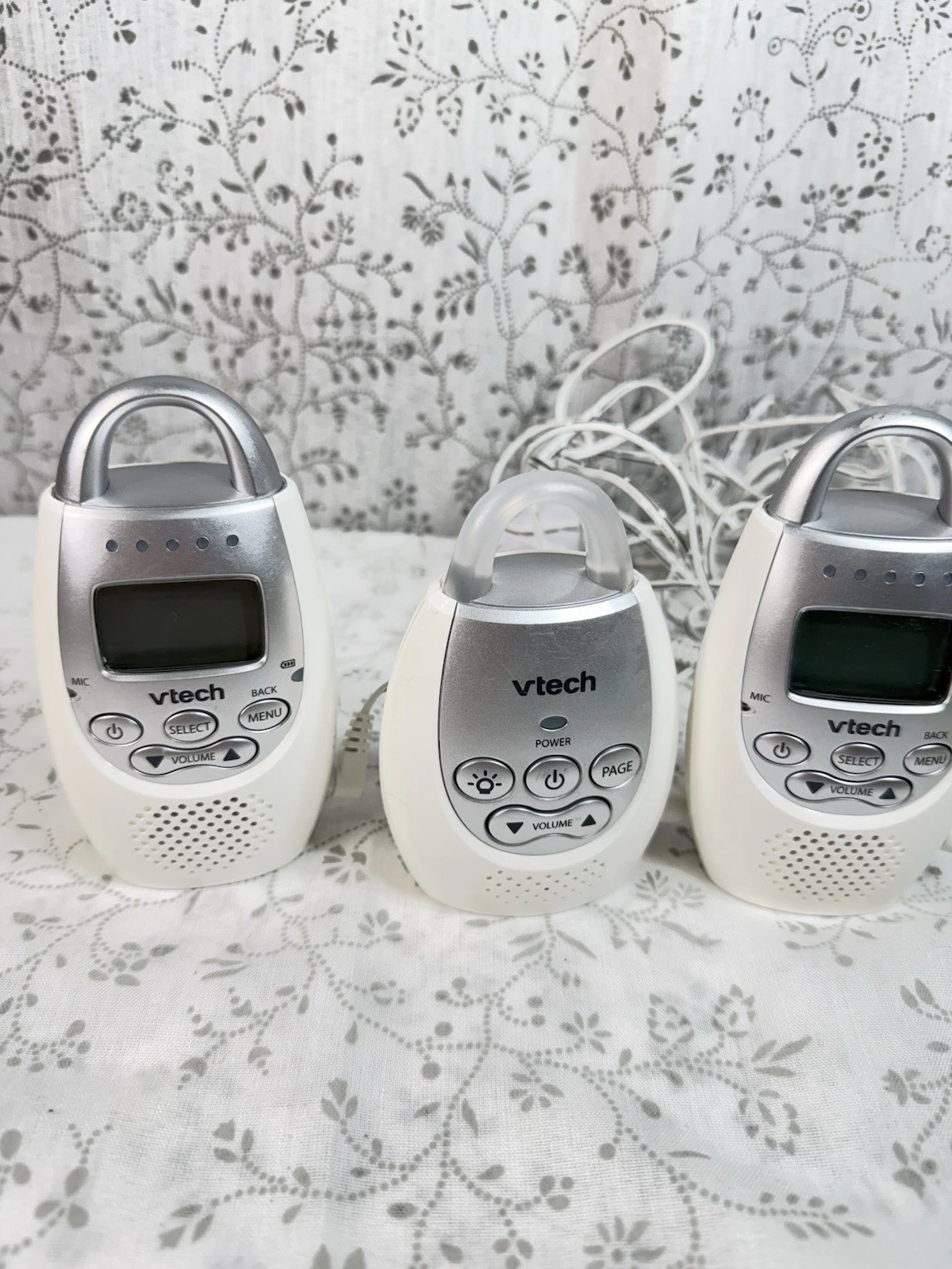 VTech Communications DM221 Audio Baby Monitor ,2 Parent units, 1 baby unit WORKS
