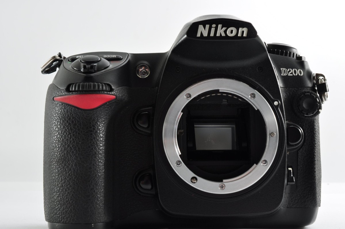 Nikon D200 10.2MP w/ AF-S Nikkor 18-55mm [Exc+5] (S/C 14805
