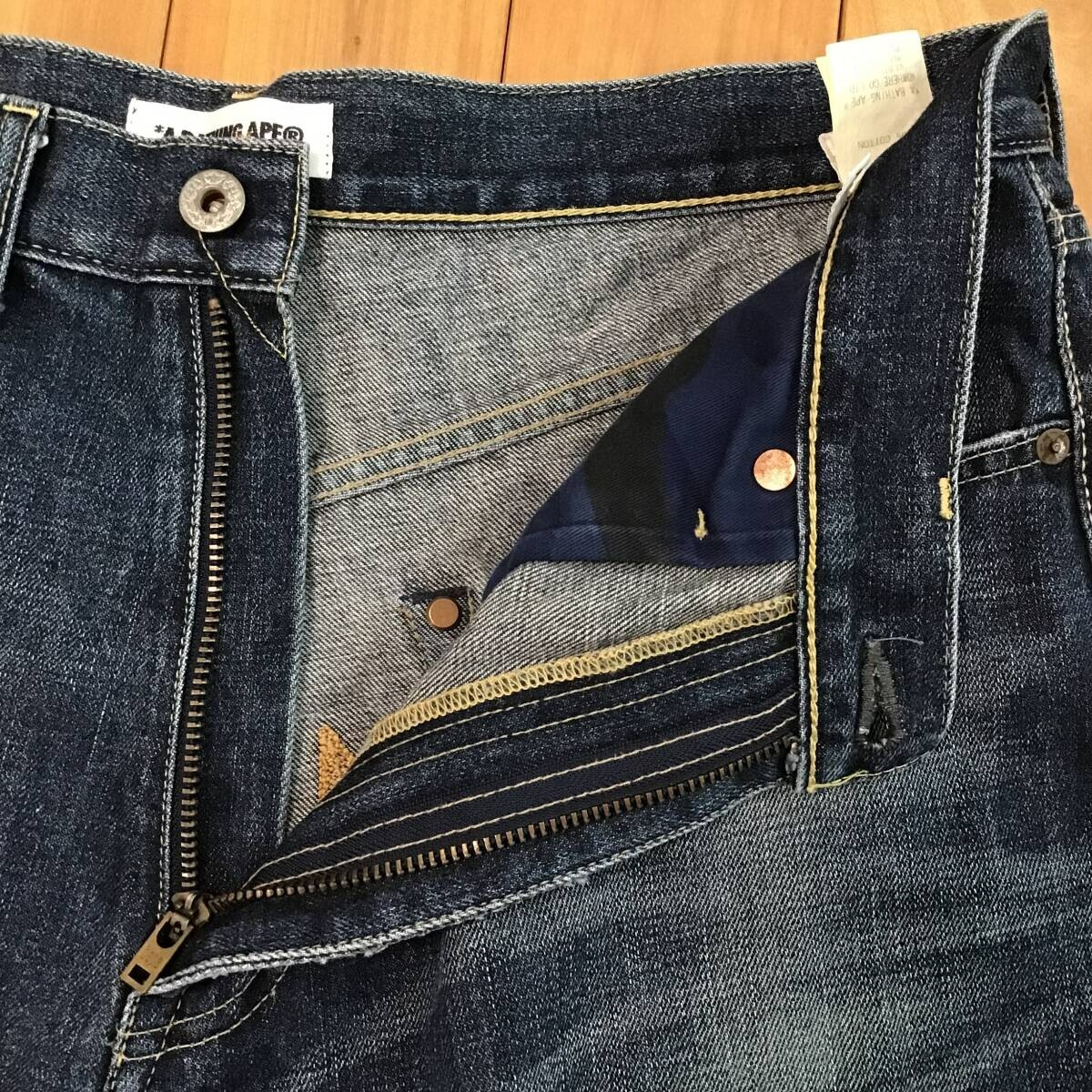 A BATHING APE デニムショートパンツ ベイプスタ フロントスタ A BATHING APE（アベイシングエイプ）の「TWIN STA DENIM SHORTS M