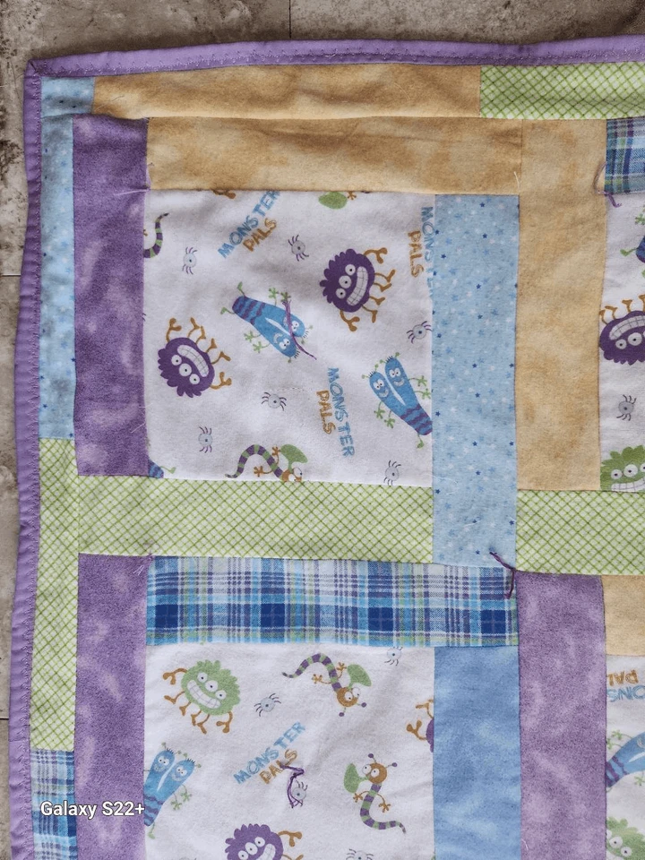 Colcha bebé Little Monsters, manta, ropa de cama infantil. Franela suave Foto 2 de 4